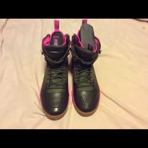 Nike size 7.5 Lunarlon flywire h2o repel boots