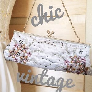 {🐶 funds sale!} vintage beaded mini clasp purse