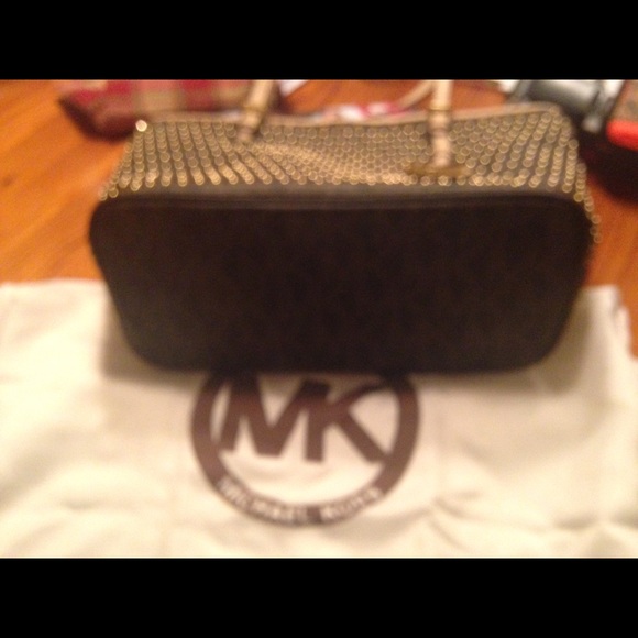⛔️SOLD⛔️Authentic Michael Kors small studded bag - Picture 2 of 3