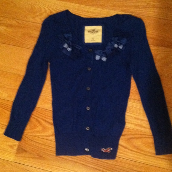 Hollister sweater