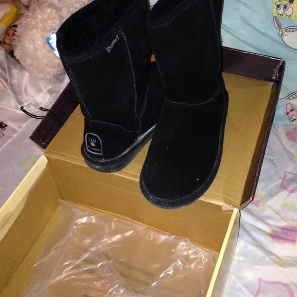 Bear paw boots. Black
