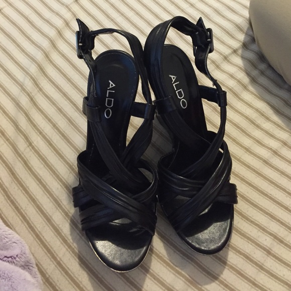 Cute Aldo black wedges