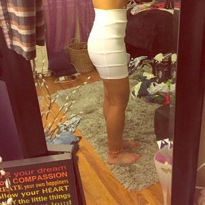 White Pencil Skirt! Never worn, but no tags.
