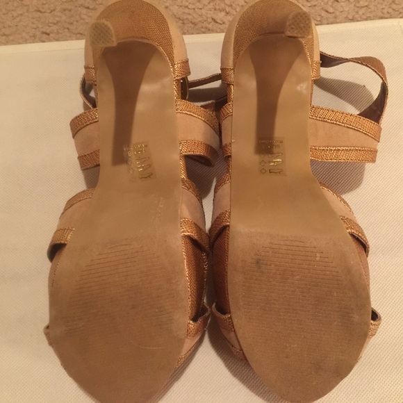 Nude heels!! - Picture 2 of 3