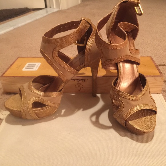 Nude heels!! - Picture 3 of 3