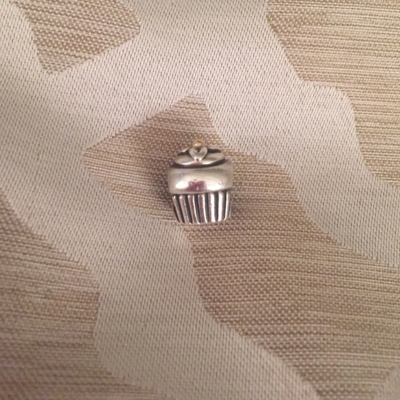 Pandora Cupcake charm