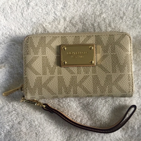 MICHAEL Michael Kors Clutches & Wallets - Michael Kors Large Phone Wristlet