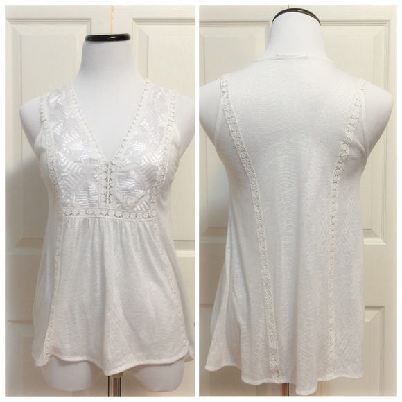 Pretty white elegant top