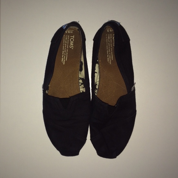 TOMS Shoes - Toms black slip on shoes