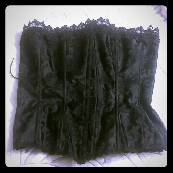 Beautiful corset with lace detail