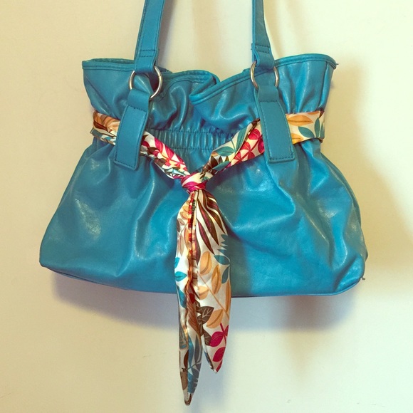 Super cute teal purse!