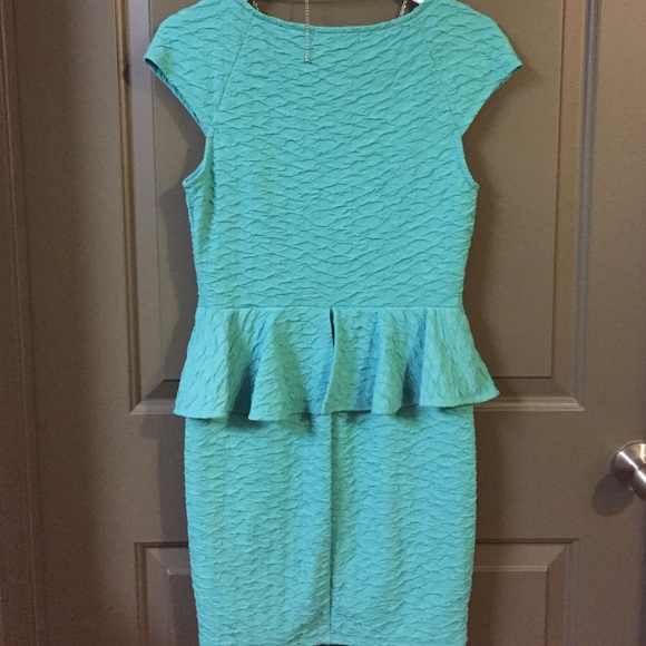 ❗️LOWEST❗️🎀🆕 Beautiful Aqua Peplum Dress - Picture 2 of 3