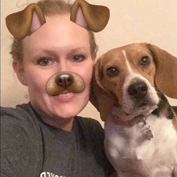 Hello from Nashville! Check out my unique closet🎉 - Picture 2 of 4