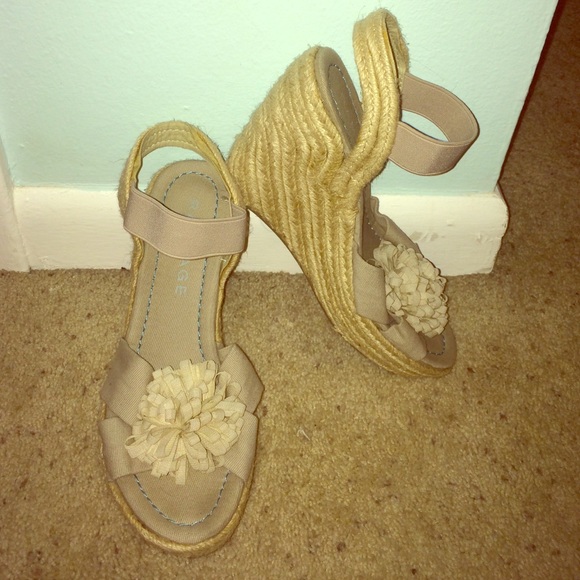 Rampage Nude Wedges - Picture 1 of 4