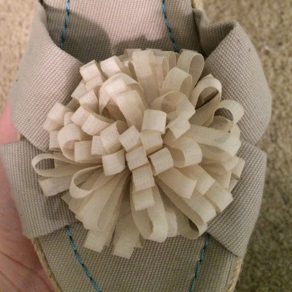 Rampage Nude Wedges - Picture 3 of 4