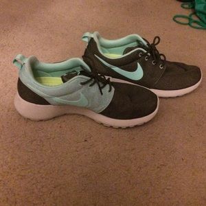 women's Nike Roshe Run running shoe