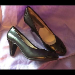 Black heels with shiny tip and backs.