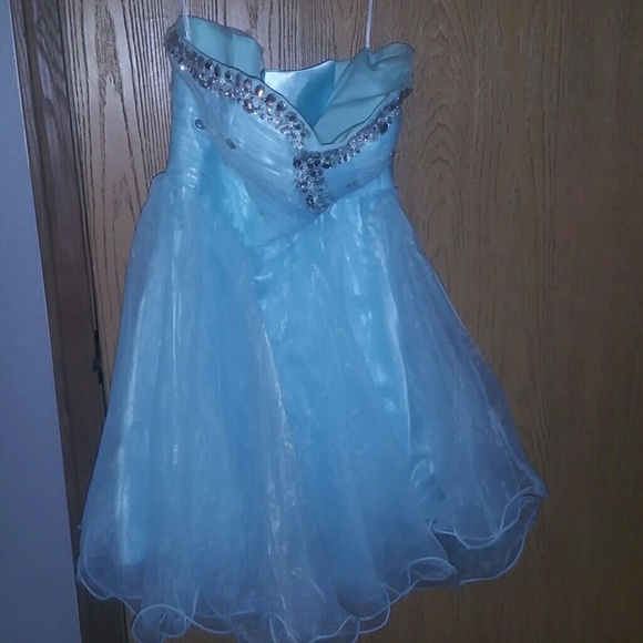 Prom/formal dress - Picture 2 of 4