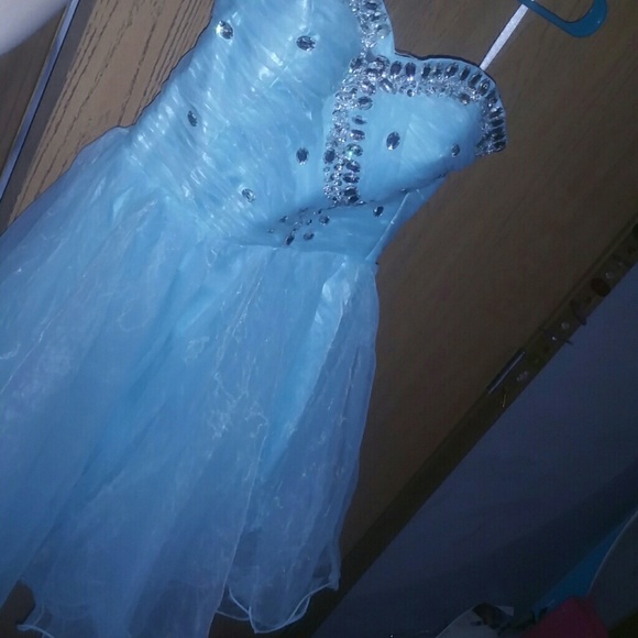 Prom/formal dress - Picture 3 of 4