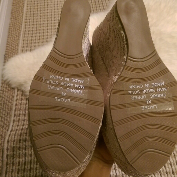 Nude color lace platform - Picture 3 of 4