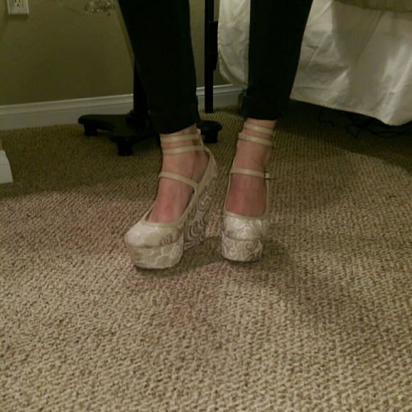 Nude color lace platform - Picture 4 of 4