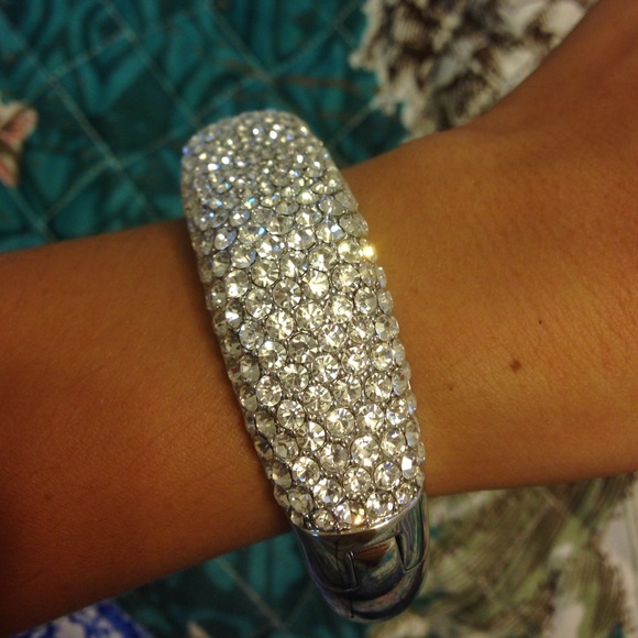 AKKAD Pavé Crystal Bangle - Silver tone - Picture 2 of 3