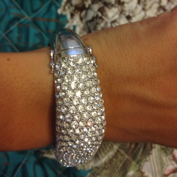 AKKAD Pavé Crystal Bangle - Silver tone - Picture 3 of 3