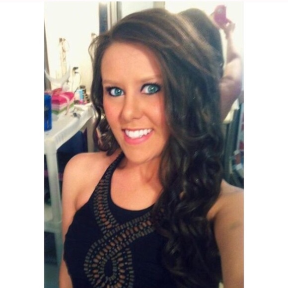 Shop @cherie_candice closet 😘 - Picture 2 of 2