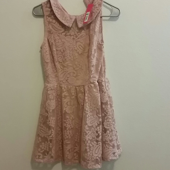 Lace dress - Picture 1 of 2