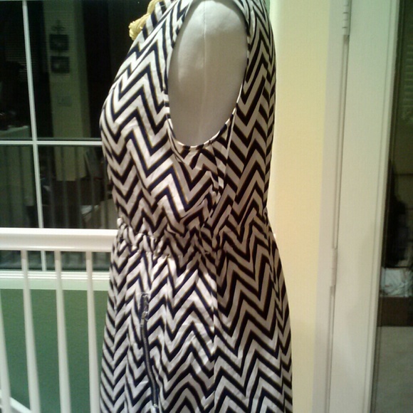 print dress  SOLD - Picture 3 of 4