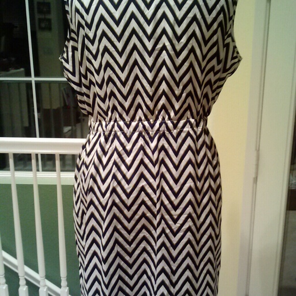 print dress  SOLD - Picture 4 of 4