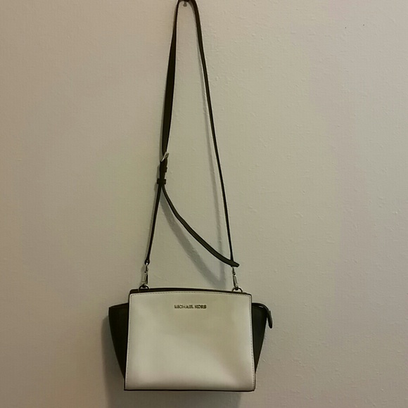 Michael Kors Handbags - Michael kors selma bag