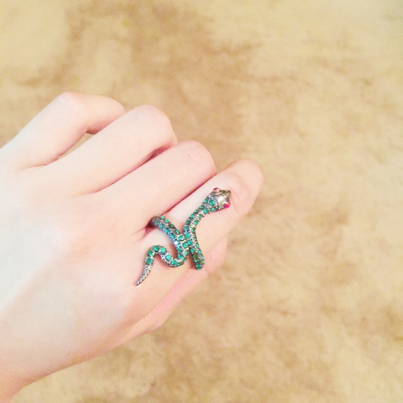 Snake shape ring