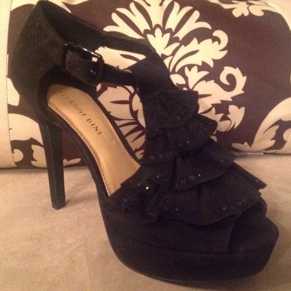 Gianni Bini Shoes - SEXY BLACK GIANNI BINI HEELS!