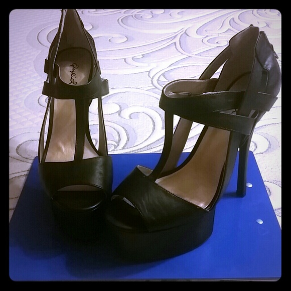 Black detailed heels never worn