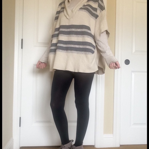 American Eagle Hooded sweater poncho