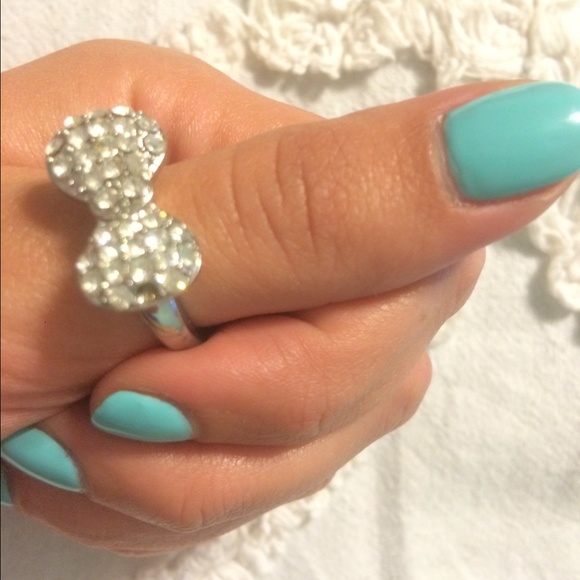 Bow Ring - Picture 2 of 4