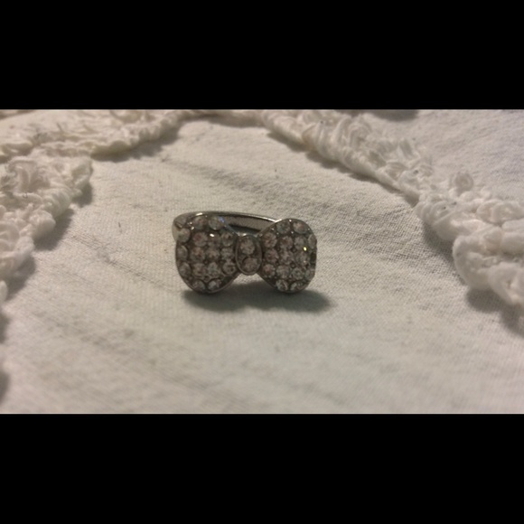 Bow Ring - Picture 3 of 4