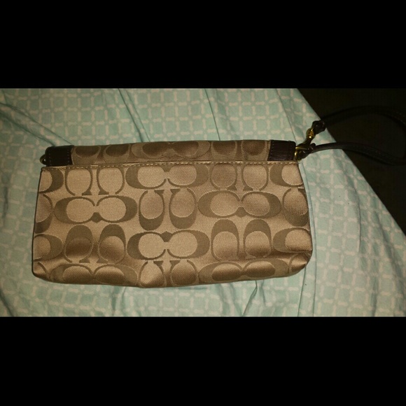 Authentic large coach wristlet - Picture 3 of 3