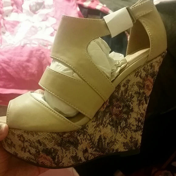 Nude floral wedges