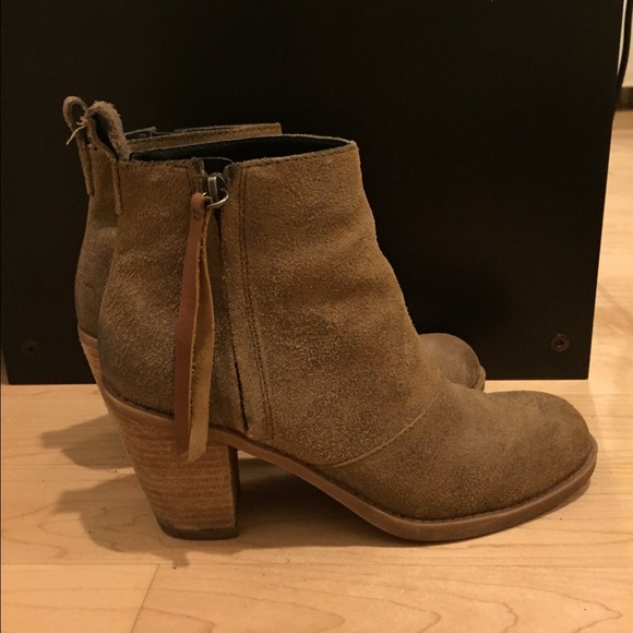 DV by Dolce Vita tan booties