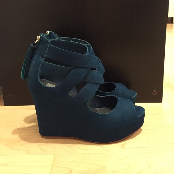 Dolce Vita turquoise wedge
