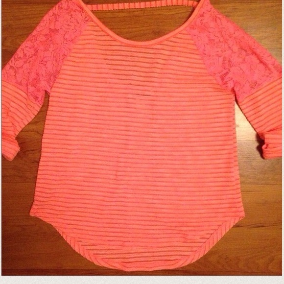🎀Bright pinkish orange top 3/4 sleeve🎀