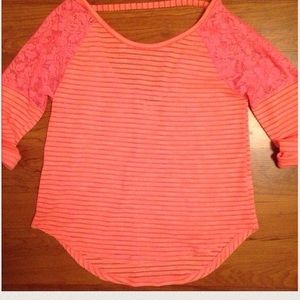 🎀Bright pinkish orange top 3/4 sleeve🎀