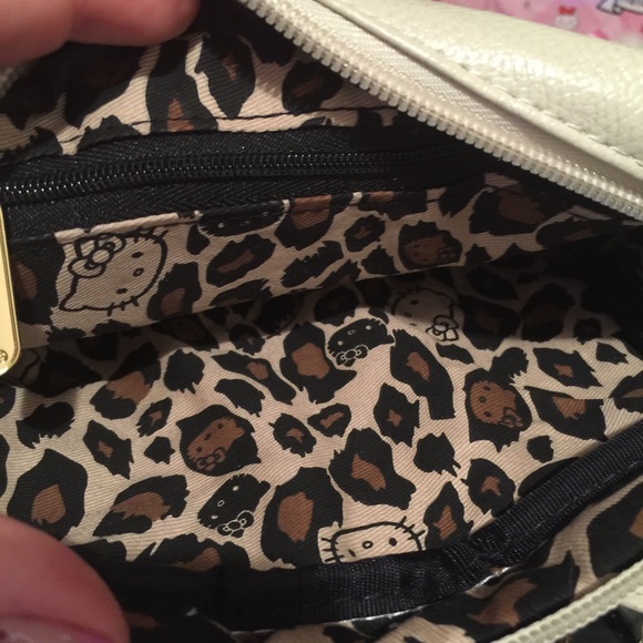 Cream Hello Kitty crossbody - Picture 3 of 4