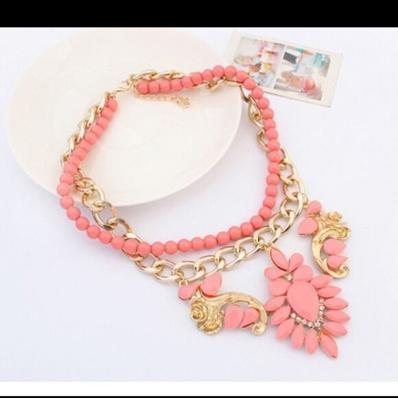 Crystal Resin Flower Statement Fashion Necklace - Picture 2 of 3