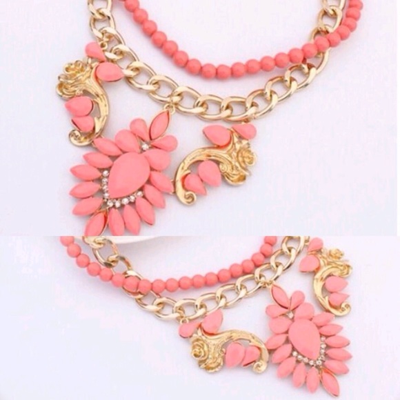 Crystal Resin Flower Statement Fashion Necklace - Picture 3 of 3