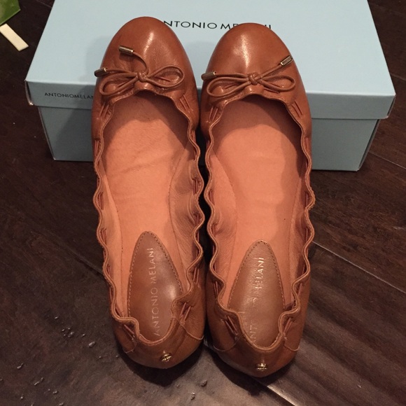 Antonio Melani Tan flats
