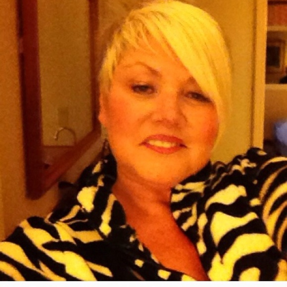 Tops - Hold for @wenrella LIGHT WT ZEBRA ZIP UP FRONT. ❤