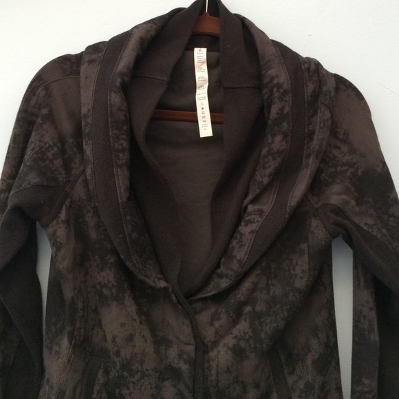 Authentic Lululemon button-down V-collar jacket